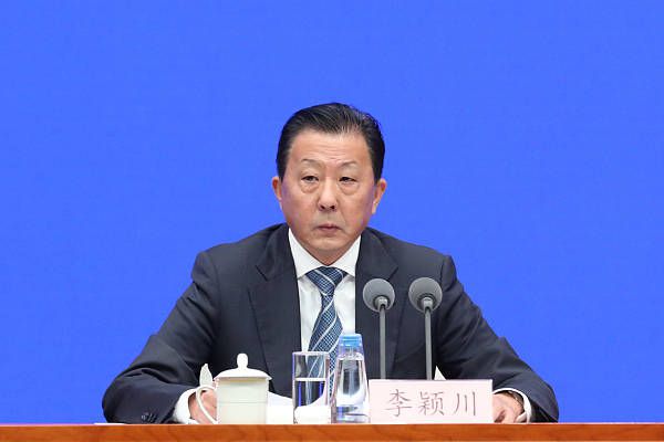 后台女护士